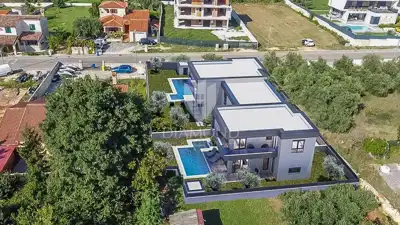 Kuća 220 m², Medulin - bazen i garaža - 10