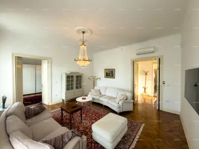 Renovierte Wohnung im Zentrum von Pula!