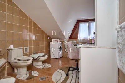 Selčina, Sedmerosobni stan s vrtom, odlična lokacija - 232 m² - 7