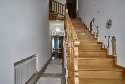 Selčina, Sedmerosobni stan s vrtom, odlična lokacija - 232 m² - 9