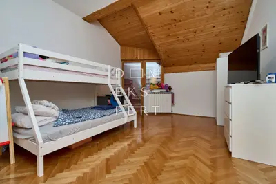 Selčina, Sedmerosobni stan s vrtom, odlična lokacija - 232 m² - 4