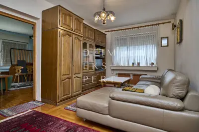 Selčina, Sedmerosobni stan s vrtom, odlična lokacija - 232 m² - 15