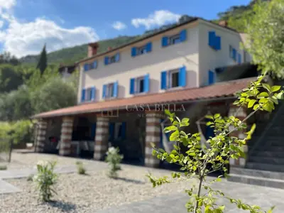Kuća 250 m², Mošćenička Draga - bazen i okućnica 1.400 m²