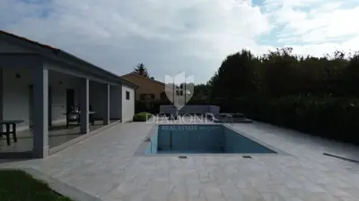 Moderna prizemna kuća sa bazenom - 5