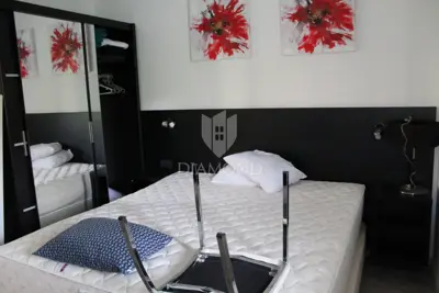 Moderna prizemna kuća sa bazenom - 20