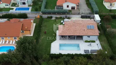 Moderna prizemna kuća sa bazenom - 2