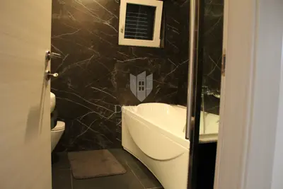 Moderna prizemna kuća sa bazenom - 18