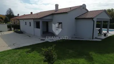Moderna prizemna kuća sa bazenom - 7