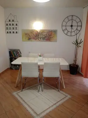 Kuća 379 m², Kastav - tri stambene jedinice i poslovni prostor - 2