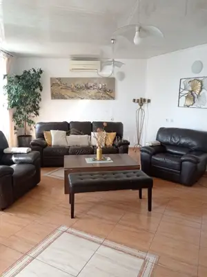 Kuća 379 m², Kastav - tri stambene jedinice i poslovni prostor
