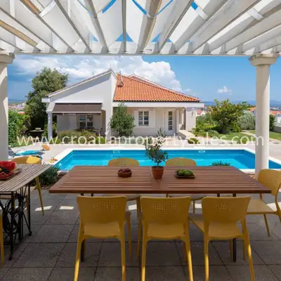 Villa 258 m² in Šibenik, quiet neighborhood and pool - 3
