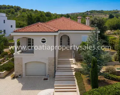 Villa 258 m² in Šibenik, quiet neighborhood and pool - 10