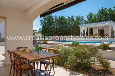 Villa 258 m² in Šibenik, quiet neighborhood and pool - 4