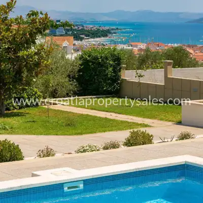 Villa 258 m² in Šibenik, quiet neighborhood and pool - 5