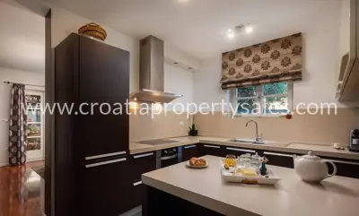 Villa 258 m² in Šibenik, quiet neighborhood and pool - 7