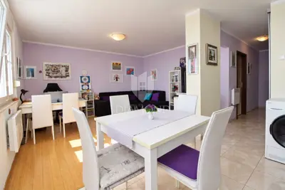 Stan 46,7 m², Turnić, Rijeka - pogled na more i parkirno mjesto - 2