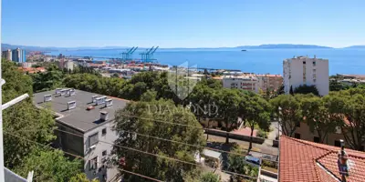 Stan 46,7 m², Turnić, Rijeka - pogled na more i parkirno mjesto