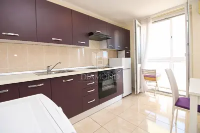 Stan 46,7 m², Turnić, Rijeka - pogled na more i parkirno mjesto - 8