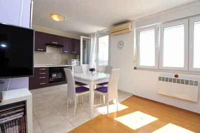 Stan 46,7 m², Turnić, Rijeka - pogled na more i parkirno mjesto - 3