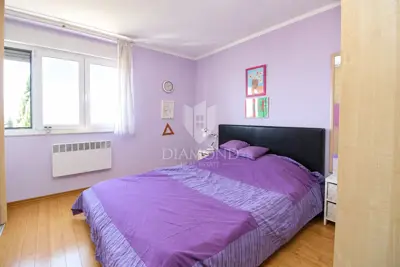 Stan 46,7 m², Turnić, Rijeka - pogled na more i parkirno mjesto - 9