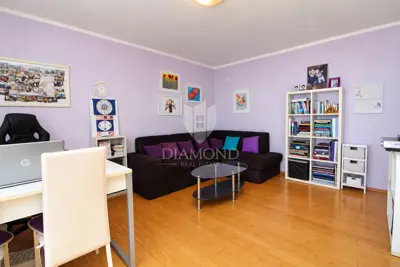Stan 46,7 m², Turnić, Rijeka - pogled na more i parkirno mjesto - 6