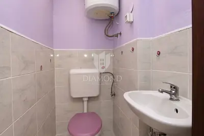 Stan 46,7 m², Turnić, Rijeka - pogled na more i parkirno mjesto - 12