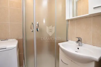Stan 46,7 m², Turnić, Rijeka - pogled na more i parkirno mjesto - 11