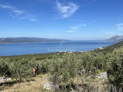 Građevinsko zemljište 676 m², Bast - panoramski pogled na more