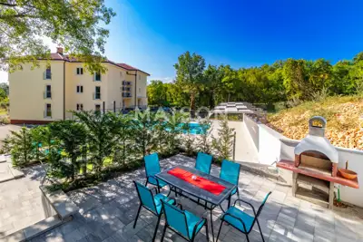 High-comfort apartment with jacuzzi, barbecue and pool - 9