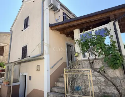 Kuća 45 m², Sužan na Krku - kamena dvojna kuća