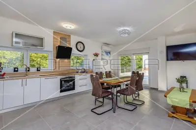 Kuća 84 m², Tinjan - s bazenom i okućnicom - 2