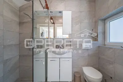Kuća 84 m², Tinjan - s bazenom i okućnicom - 10
