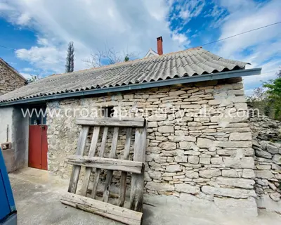 Haus zur Renovierung, Otok Brač - ruhiger Teil außerhalb des Ortes - 5