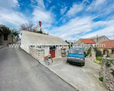 Haus zur Renovierung, Otok Brač - ruhiger Teil außerhalb des Ortes - 2
