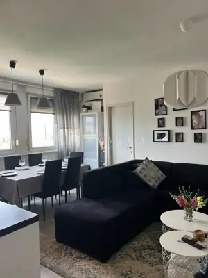 Stan 46 m², Srednjaci - 2 sobe, lift i otvoren pogled