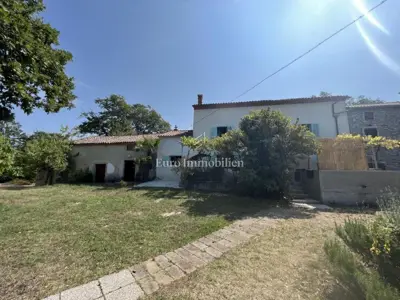 Kuća 150 m², Labin - bazen i 22.000 m² okućnice