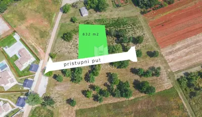 Building plot 832 m², Poreč surroundings - regular shape