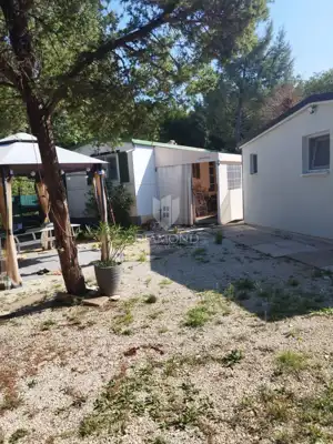 Haus 20 m², Peroj - gepflegtes Grundstück und Mobilheim