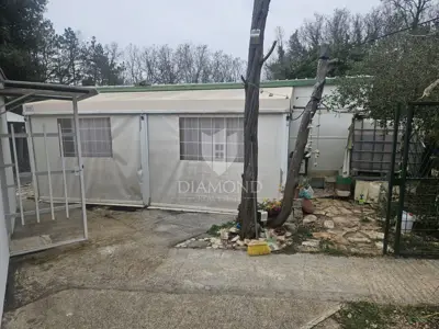 Haus 20 m², Peroj - gepflegtes Grundstück und Mobilheim - 3