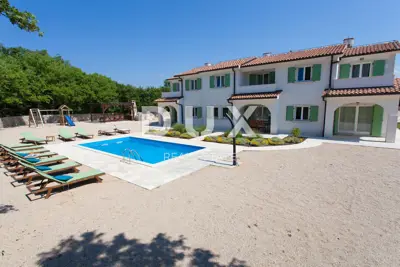 Haus 255 m², Dobrinj - drei Wohneinheiten und Pool - 2