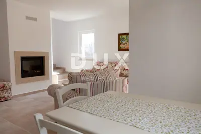 Haus 255 m², Dobrinj - drei Wohneinheiten und Pool - 21