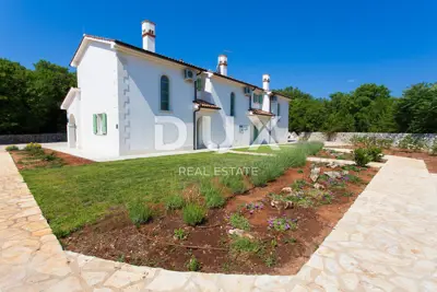 Haus 255 m², Dobrinj - drei Wohneinheiten und Pool - 17