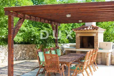 Haus 255 m², Dobrinj - drei Wohneinheiten und Pool - 15