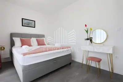 POTPUNO OPREMLJENA VILA, PRIVLAKA (464 m²) - 18