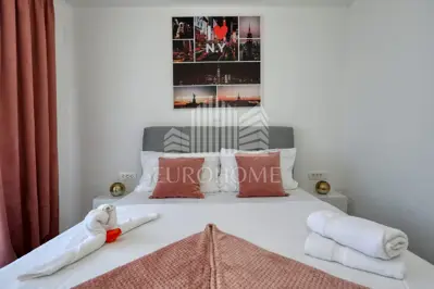 POTPUNO OPREMLJENA VILA, PRIVLAKA (464 m²) - 20