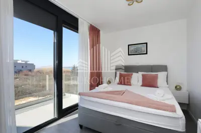 POTPUNO OPREMLJENA VILA, PRIVLAKA (464 m²) - 19