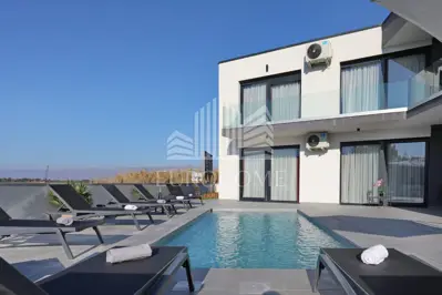 POTPUNO OPREMLJENA VILA, PRIVLAKA (464 m²) - 5