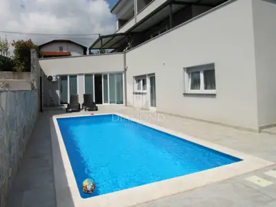 Stan u Matuljima, 3 spavaće sobe, bazen i spa zona