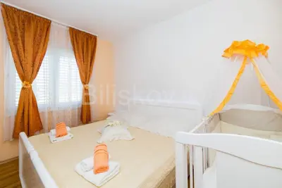 Kaštel Lukšić, kuća s 2 stana i bazenom, prodaja - 13