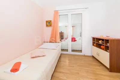 Kaštel Lukšić, kuća s 2 stana i bazenom, prodaja - 17